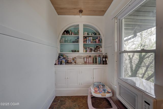 1005 N Moffett Avenue, Joplin, MO 64801