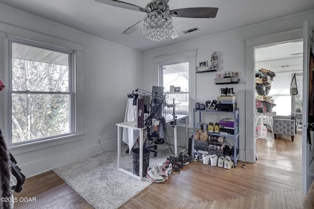 1005 N Moffett Avenue, Joplin, MO 64801