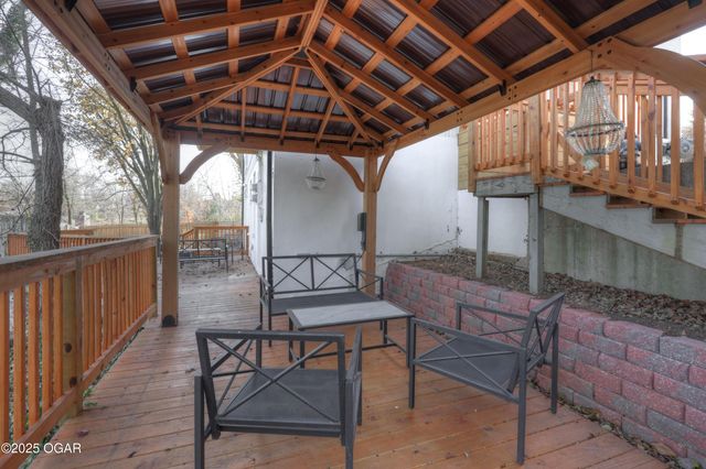 1005 N Moffett Avenue, Joplin, MO 64801