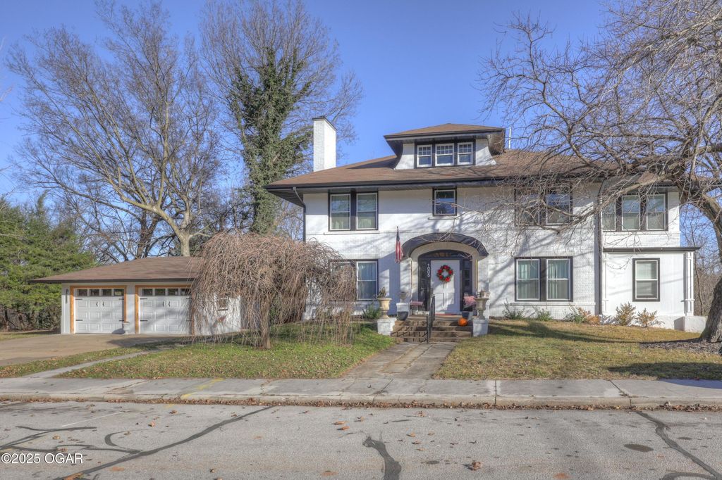 1005 N Moffett Avenue, Joplin, MO 64801