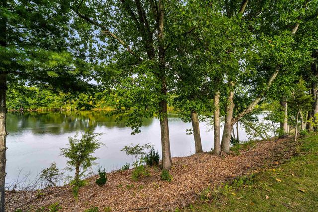 35 Walden Pond Drive, Nashua, NH 03064