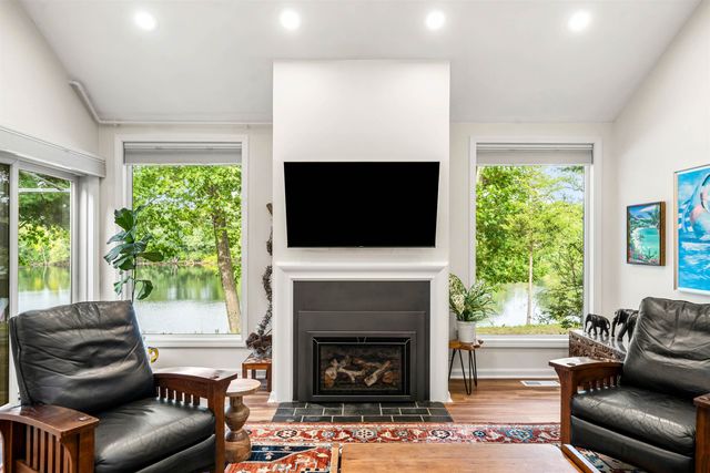 35 Walden Pond Drive, Nashua, NH 03064