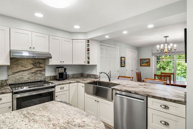 35 Walden Pond Drive, Nashua, NH 03064