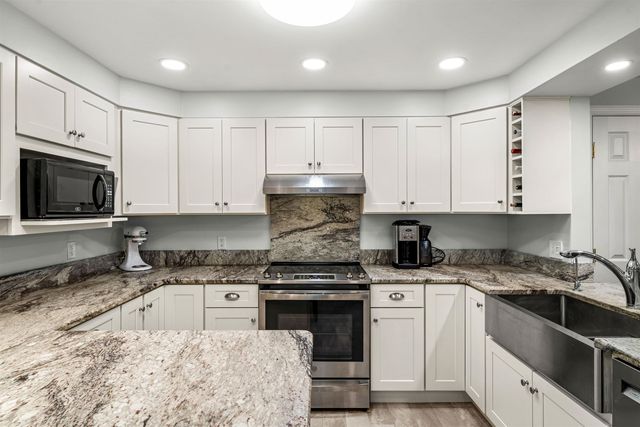35 Walden Pond Drive, Nashua, NH 03064