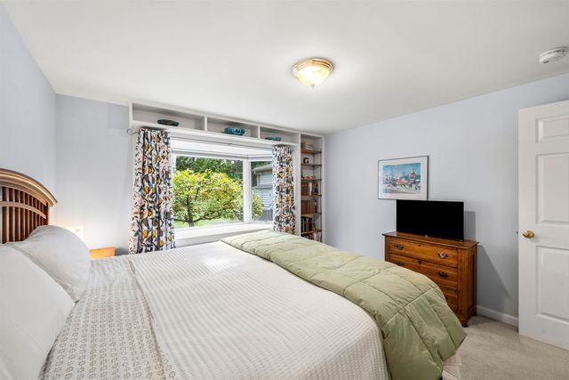 35 Walden Pond Drive, Nashua, NH 03064