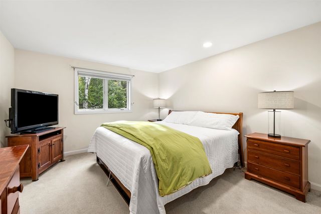 35 Walden Pond Drive, Nashua, NH 03064
