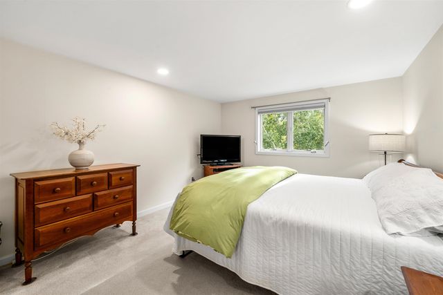 35 Walden Pond Drive, Nashua, NH 03064