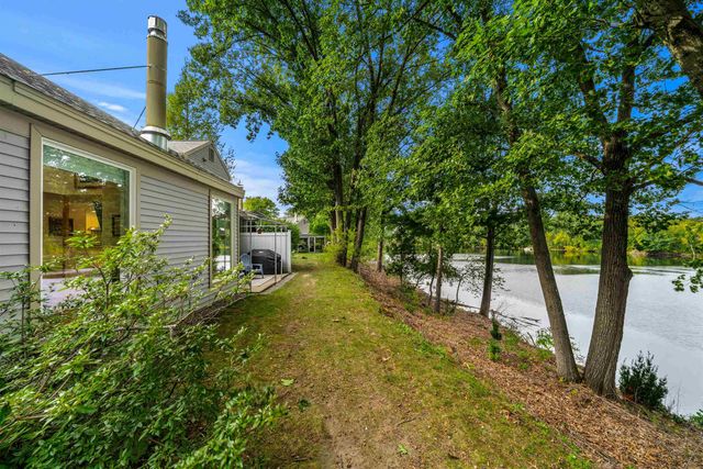 35 Walden Pond Drive, Nashua, NH 03064
