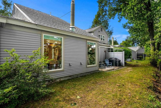 35 Walden Pond Drive, Nashua, NH 03064