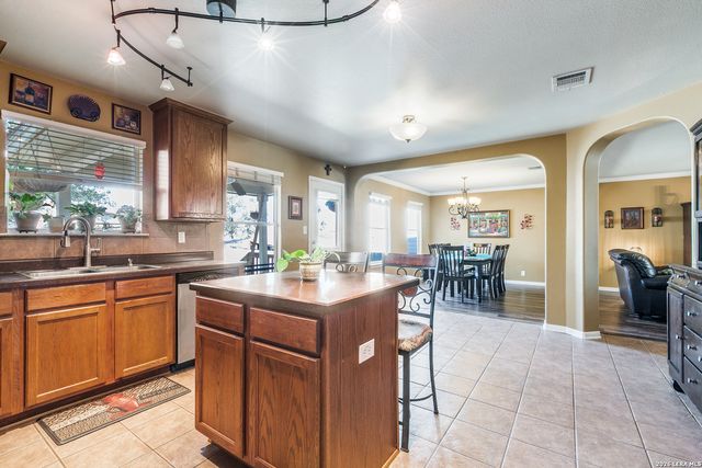 1015 Magnolia, San Antonio, TX 78251