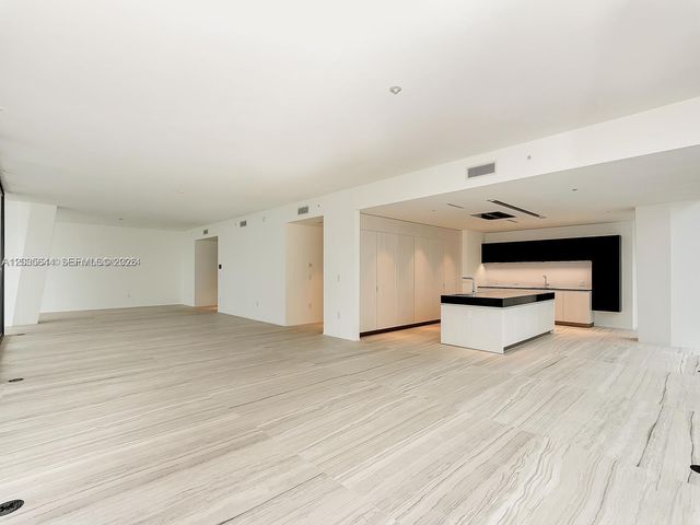 1000 Biscayne Boulevard 4802, Miami, FL 33132