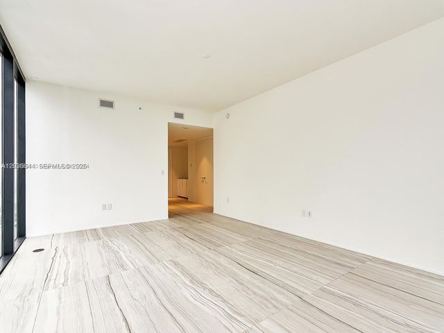 1000 Biscayne Boulevard 4802, Miami, FL 33132