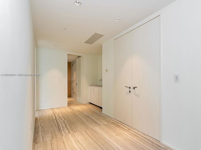 1000 Biscayne Boulevard 4802, Miami, FL 33132