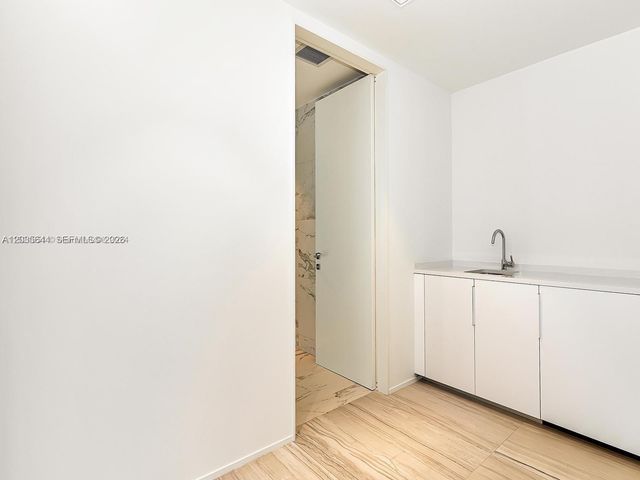 1000 Biscayne Boulevard 4802, Miami, FL 33132