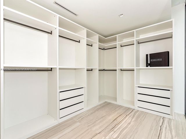 1000 Biscayne Boulevard 4802, Miami, FL 33132