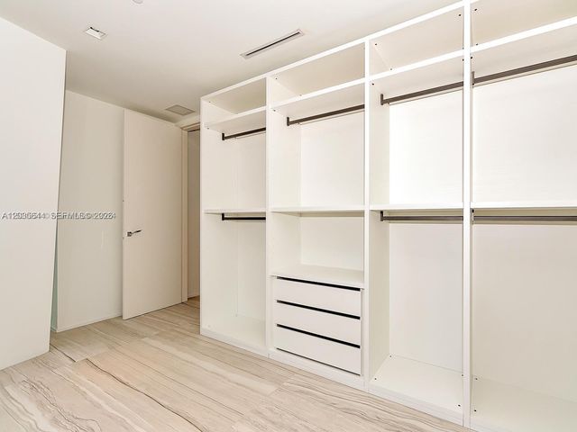 1000 Biscayne Boulevard 4802, Miami, FL 33132