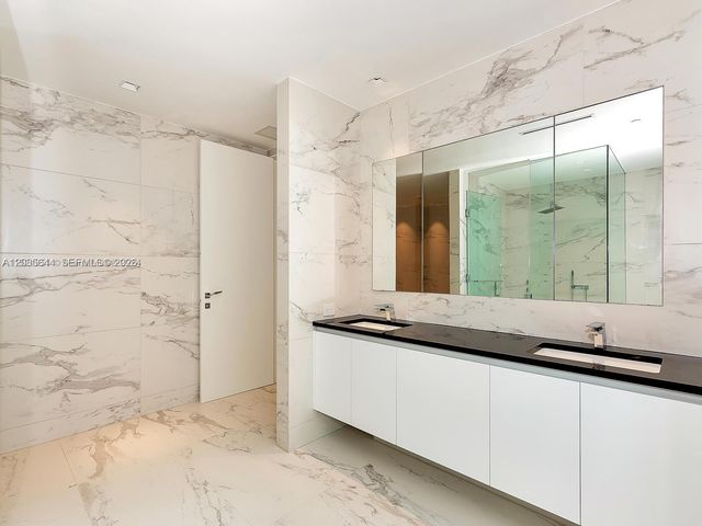 1000 Biscayne Boulevard 4802, Miami, FL 33132