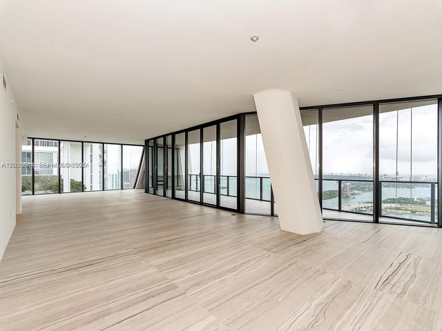 1000 Biscayne Boulevard 4802, Miami, FL 33132