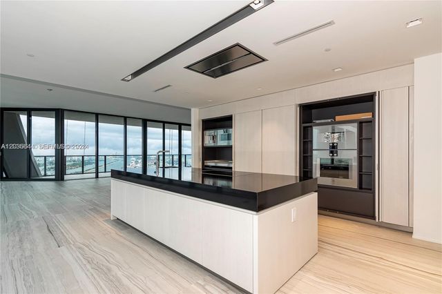 1000 Biscayne Boulevard 4802, Miami, FL 33132