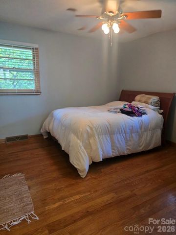 629 Willow Road, Hendersonville, NC 28739