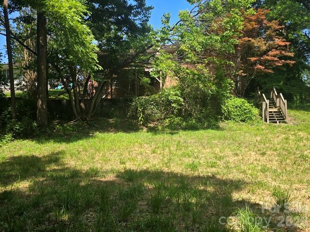 629 Willow Road, Hendersonville, NC 28739