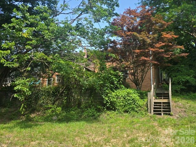 629 Willow Road, Hendersonville, NC 28739