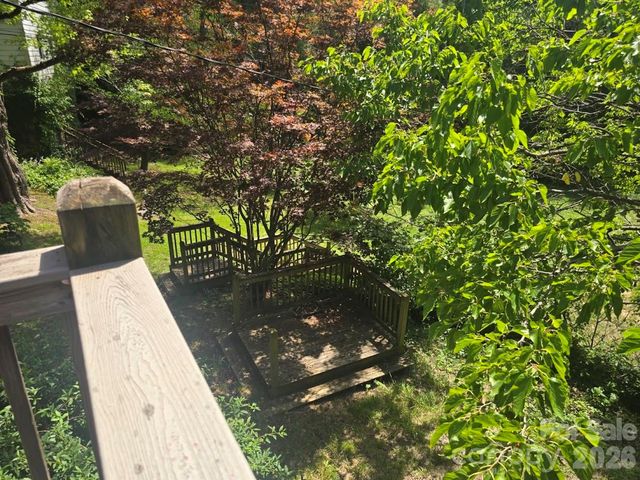 629 Willow Road, Hendersonville, NC 28739