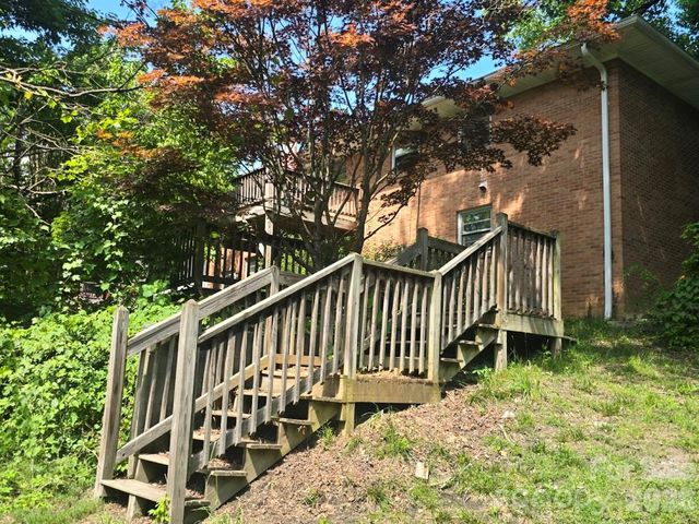 629 Willow Road, Hendersonville, NC 28739
