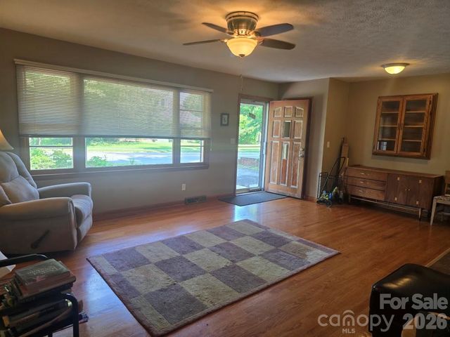 629 Willow Road, Hendersonville, NC 28739