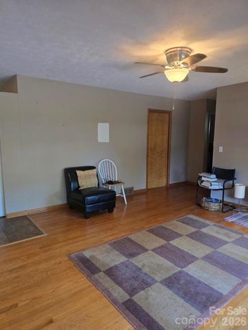 629 Willow Road, Hendersonville, NC 28739