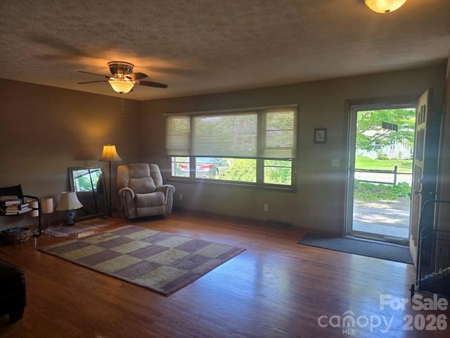 629 Willow Road, Hendersonville, NC 28739