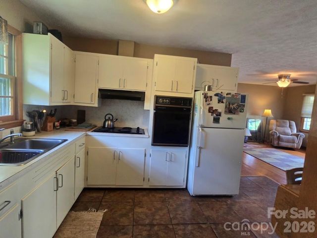 629 Willow Road, Hendersonville, NC 28739