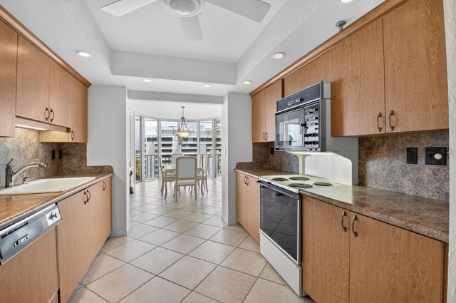 2917 S Ocean Boulevard 902, Highland Beach, FL 33487