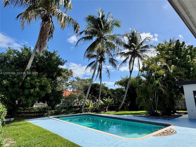 13425 NW 10th St, Sunrise, FL 33323