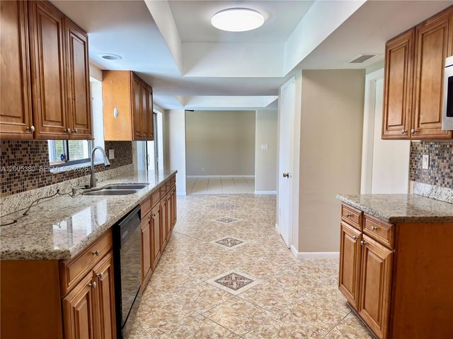 13425 NW 10th St, Sunrise, FL 33323