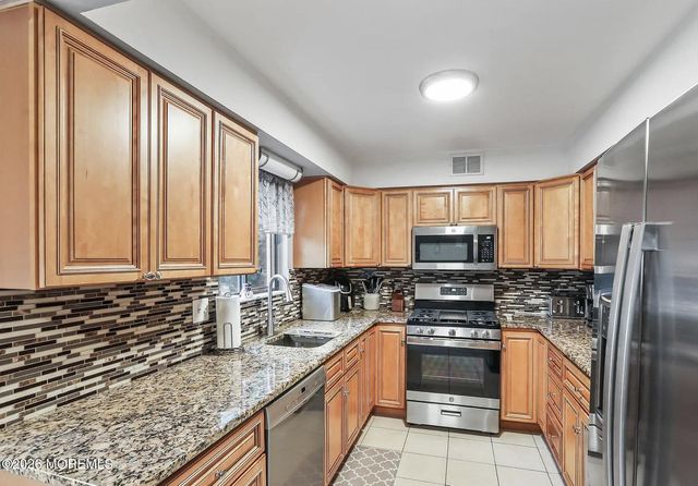 211 Clubhouse Drive, Middletown, NJ 07748