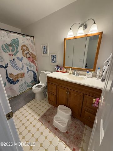 211 Clubhouse Drive, Middletown, NJ 07748