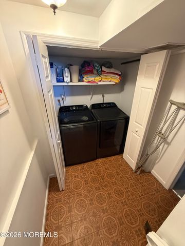 211 Clubhouse Drive, Middletown, NJ 07748