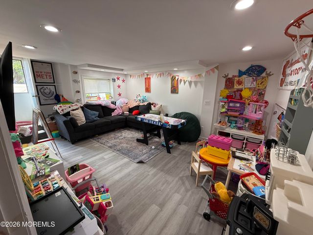 211 Clubhouse Drive, Middletown, NJ 07748