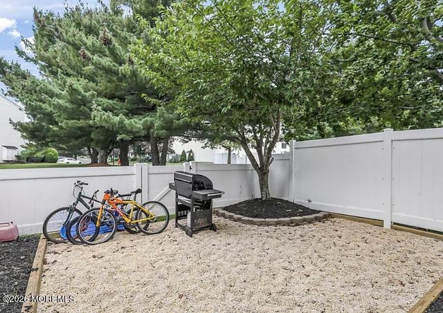 211 Clubhouse Drive, Middletown, NJ 07748