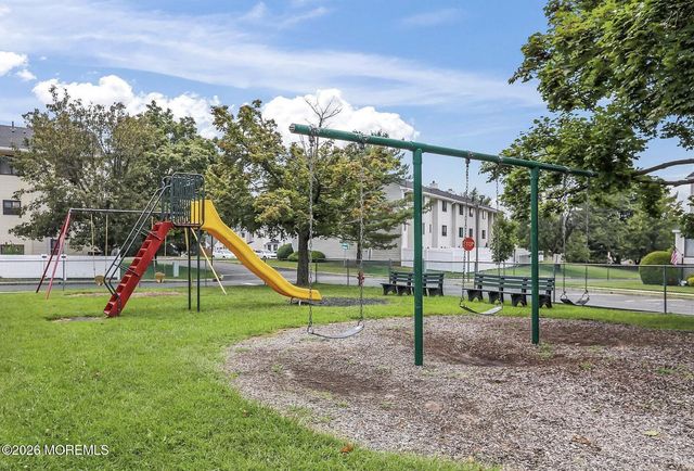 211 Clubhouse Drive, Middletown, NJ 07748
