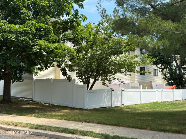 211 Clubhouse Drive, Middletown, NJ 07748