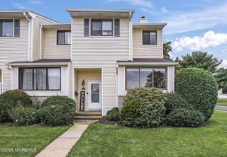 211 Clubhouse Drive, Middletown, NJ 07748