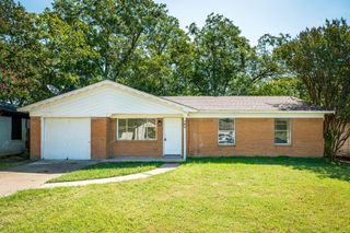 204 S Lillis Lane, Denison, TX 75020