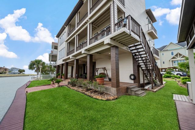 26 Half Moon, Hitchcock, TX 77563