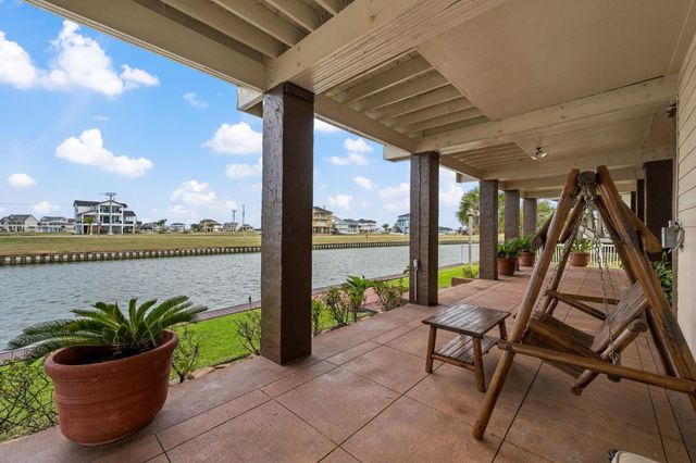 26 Half Moon, Hitchcock, TX 77563