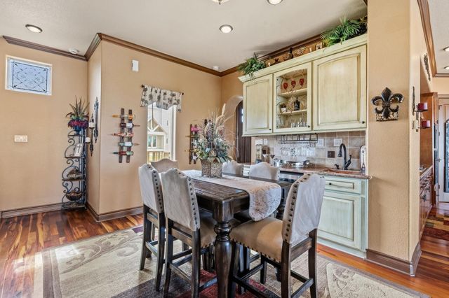 26 Half Moon, Hitchcock, TX 77563