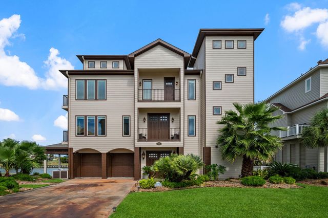 26 Half Moon, Hitchcock, TX 77563