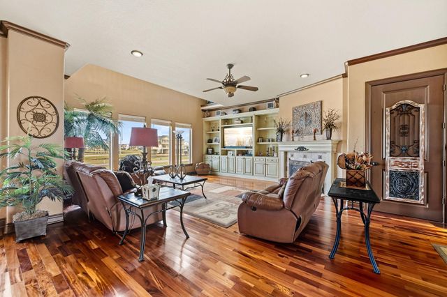 26 Half Moon, Hitchcock, TX 77563