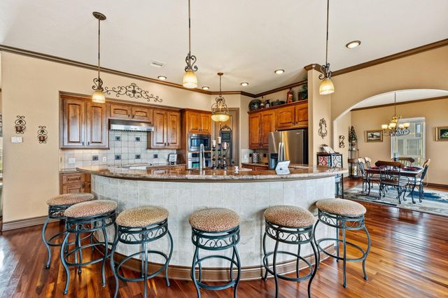 26 Half Moon, Hitchcock, TX 77563